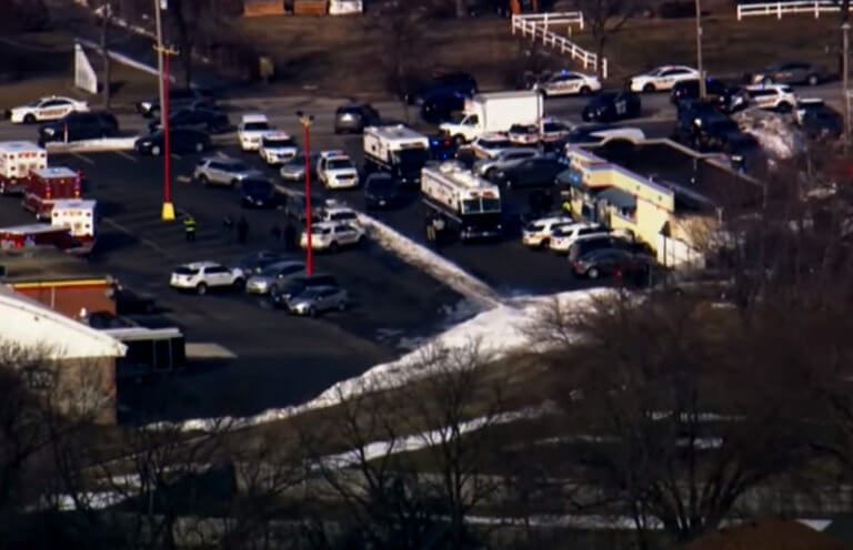 Μακελειό στο Σικάγο: ‘Ενοπλη επίθεση με 5 θύματα, ισάριθμους τραυματίες – Νεκρός ο δράστης