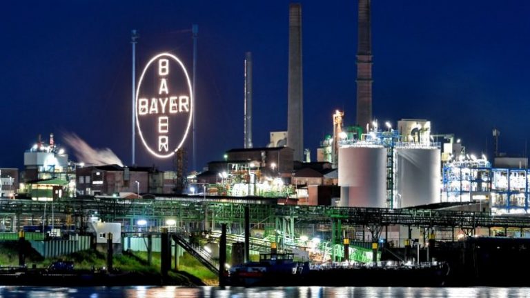 Κατρακυλά η μετοχή της Bayer μετά την απόφαση του δικαστηρίου για το ζιζανιοκτόνο Roundup