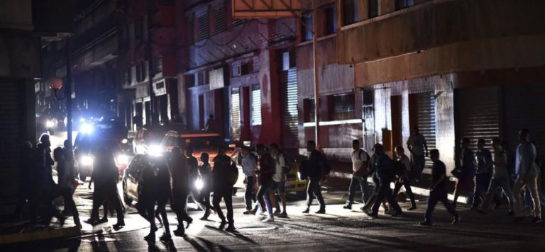 Βενεζουέλα: Μια επίθεση στο κυβερνοχώρο σε συνδυασμό με σαμποτάζ εξουδετερώνει το ηλεκτρικό δίκτυο της χώρας