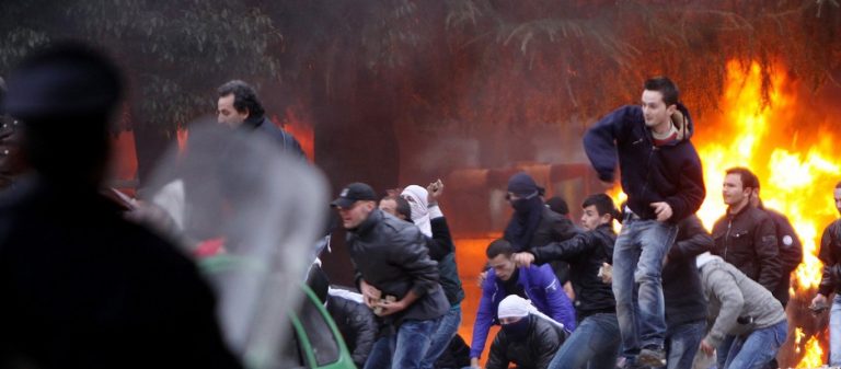 Πρωτοφανές: Η ΕΕ απείλησε τα Τίρανα ότι θα αναλάβει την διακυβέρνηση της Αλβανίας αν συνεχιστούν οι διαδηλώσεις!