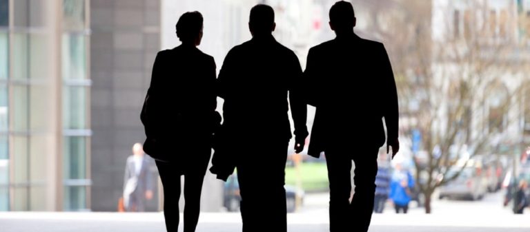 Εφοριακοί κάνουν ακόμα και μαθήματα υποκριτικής για να παίρνουν φόρους