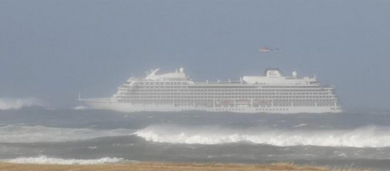 Εμπορικό πλοίο που πήγε να βοηθήσει στην εκκένωση του κρουαζιερόπλοιου εξέπεμψε SOS