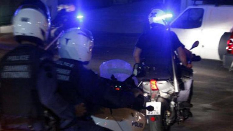 Λαθρομετανάστης σε κατάσταση αμόκ στο σταθμό Λαρίσης μαχαίρωσε αστυνομικό!