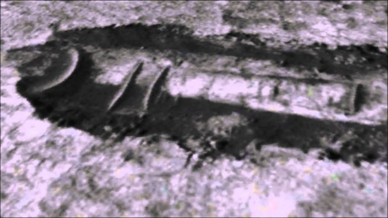 Ιδού: Εξωγήινο Διαστημόπλοιο Θάφτηκε στην Επιφάνεια του Άρη