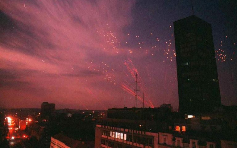 Πως θα μπορούσε να «μπλοκάρει» η Ελλάδα τους βομβαρδισμούς του ΝΑΤΟ στη Γιουγκοσλαβία