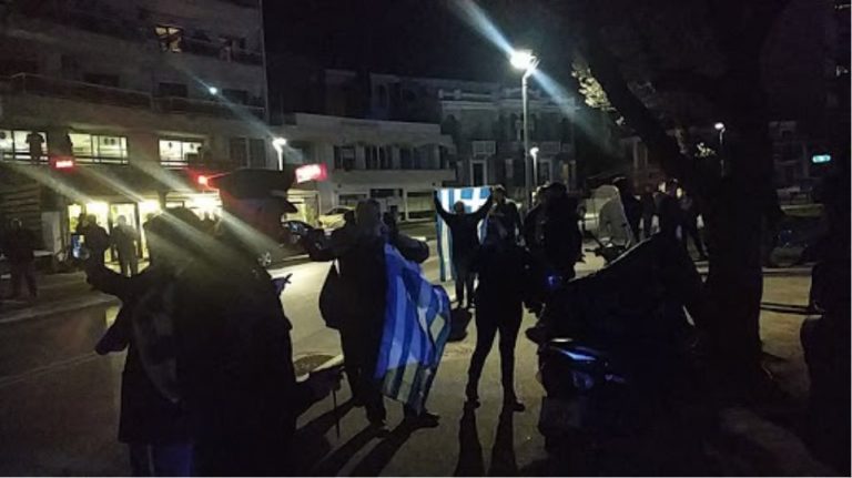 «Μακεδονία ξακουστή» και αποδοκιμασίες: Γιούχαραν τον Νίκο Παππά και στη Βέροια