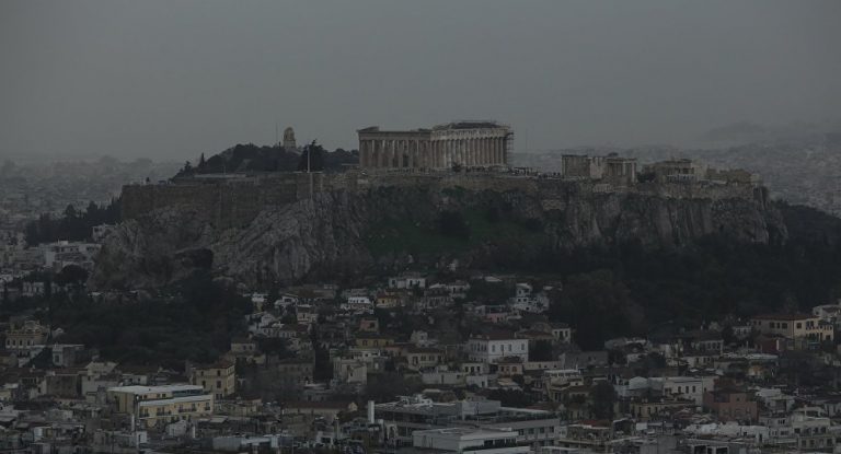 Τέσσερις τραυματίες από κεραυνό στην Ακρόπολη
