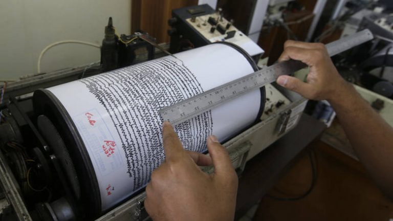 Ισχυρός σεισμός 6,8 στην Ινδονησία