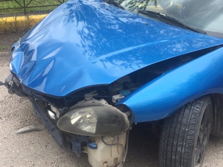 Αγρίνιο: Σοβαρό τροχαίο στην Παραβόλα -Ρομά χωρίς δίπλωμα παρέσυρε μαθήτριες