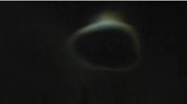Τεράστια «μαύρη τρύπα» εμφανίστηκε στον ουρανό πριν από την Υπερπανσέληνο
