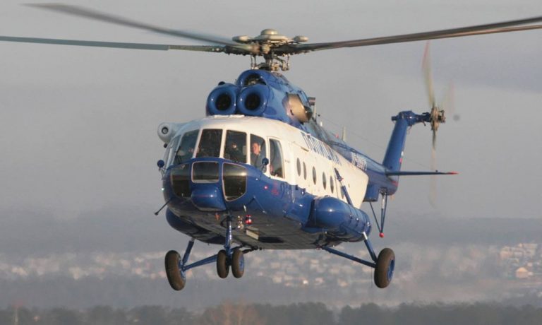 Ελικόπτερο μπλέκεται σε ηλεκτρικά καλώδια και δύο άνθρωποι πέφτουν στο κενό