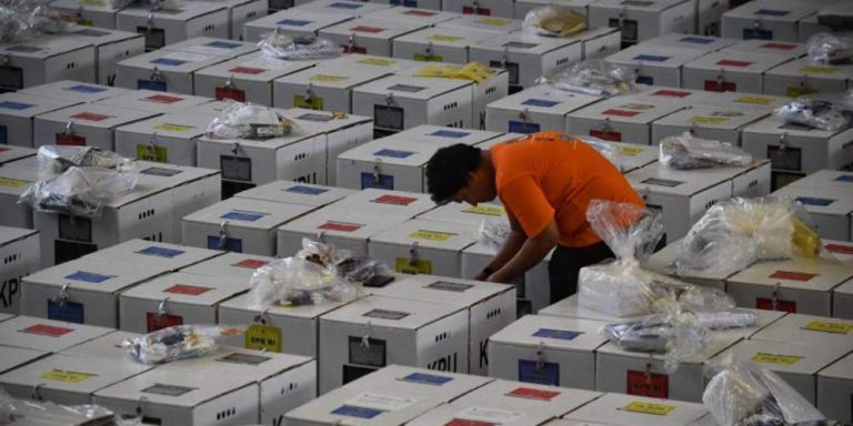 Απίστευτο: Νεκροί 272 εκλογικοί υπάλληλοι στην Ινδονησία λόγω υπερκόπωσης!