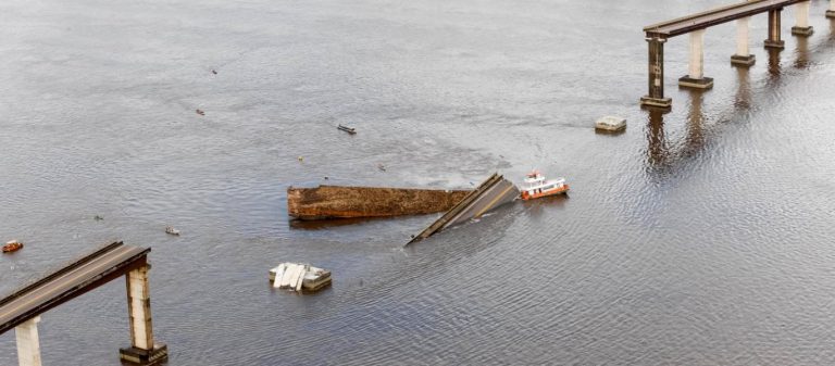 Απίστευτες εικόνες από τη Βραζιλία: Κατάρρευση γέφυρας – Έπεσε πάνω της πλοίο