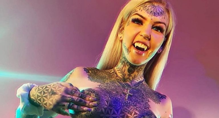 Ξανθιά ξόδεψε μερικές χιλιάδες δολάρια για να γίνει «Γαλανομάτης Δράκος»