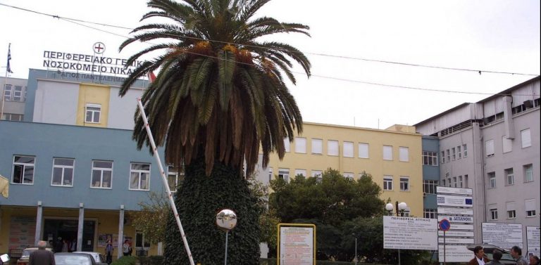 Ο διοικητής νοσοκομείου με τα πλαστά πτυχία, ακόμα πληρώνεται