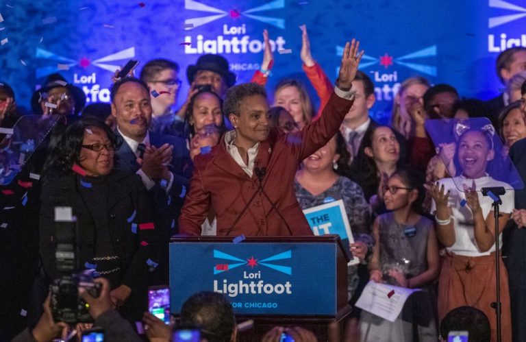 Οι κάτοικοι του Σικάγου εξέλεξαν μια Αφροαμερικανίδα, δηλωμένη ομοφυλόφιλη, τη Λόρι Λάιτφουτ, δήμαρχο της πόλης