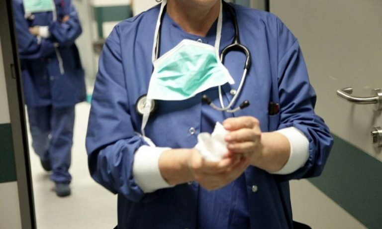 Ώρες αγωνίας για την 8χρονη Αλεξία που τραυματίστηκε από αδέσποτη σφαίρα