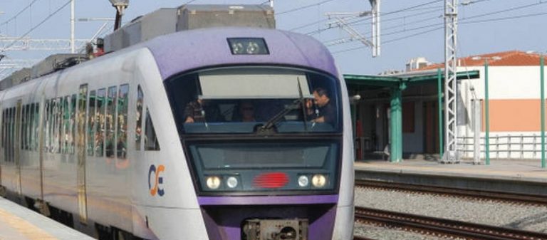 «Μπλόκο» και στα δρομολόγια του Προαστιακού λόγω της κατάληψης αλλοδαπών