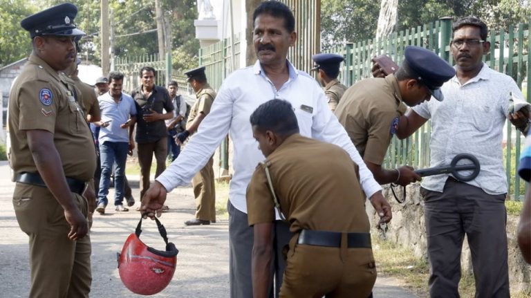 Σρι Λάνκα: Συναγερμός για τρομοκρατικές επιθέσεις με ισλαμιστές ντυμένους στρατιώτες