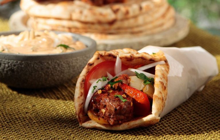 Στα τρία ευρώ τα σουβλάκια από πρώτη Μαΐου