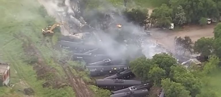 Συναγερμός στο Τέξας – Εκτροχιάστηκε τρένο που μετέφερε αιθανόλη