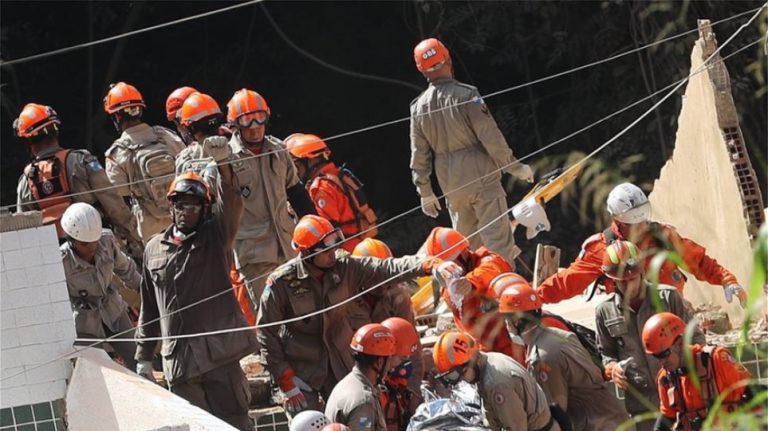Βραζιλία: 22 νεκροί από την κατάρρευση αυθαιρέτων σε φαβέλα του Ρίο