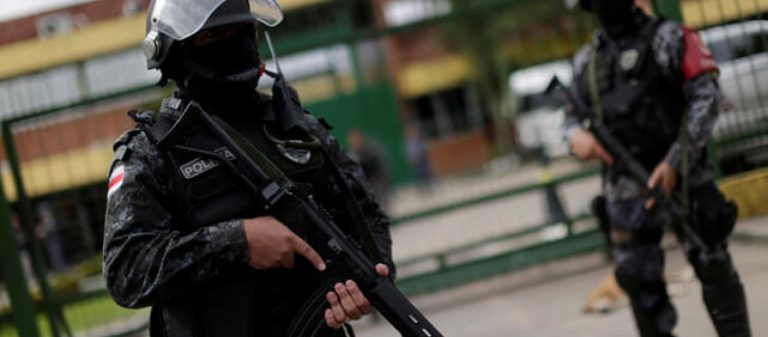 Αστυνομικοί «γάζωσαν» με 80 σφαίρες αυτοκίνητο