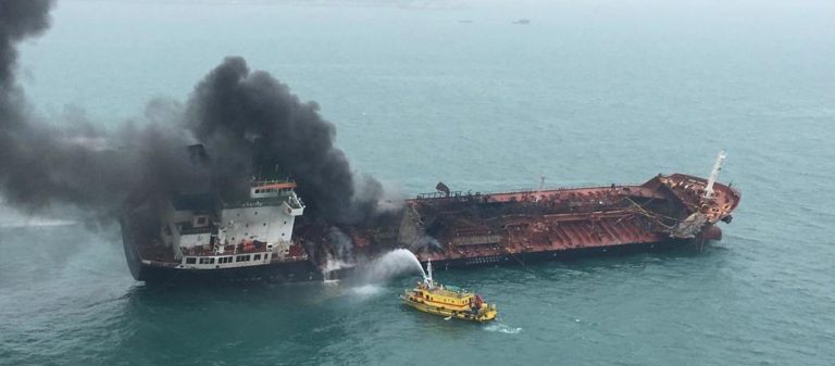 ΕΚΤΑΚΤΟ: Ενα βήμα πριν τον πόλεμο Ιράν-ΗΠΑ – ΤΑ ΗΑΕ επιβεβαίωσαν χτύπημα σε τάνκερ πετρελαίου – Τους τίναξαν στον αέρα