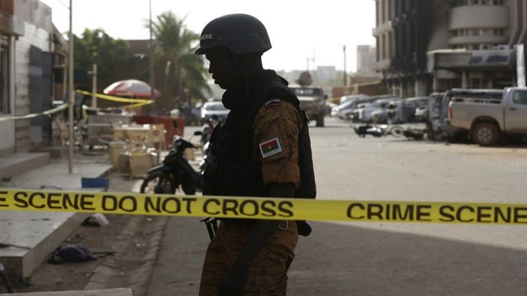 Επίθεση ενόπλων σε εκκλησία στη Μπουρκίνα Φάσο – Έξι νεκροί