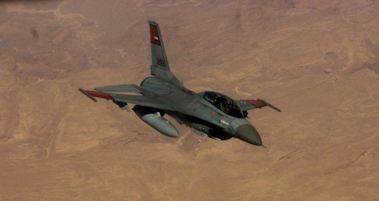 Αιγυπτιακά F-16 «σφυροκοπούν» Τούρκους μισθοφόρους στη Λιβύη – Αλ Σίσι: «Ισοπεδώστε τους!»