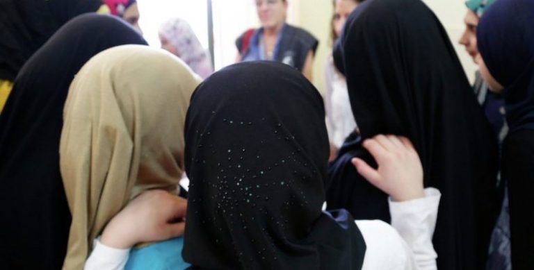 Απαγόρευση μαντίλας στις μαθήτριες σχολείων στην Αυστρία