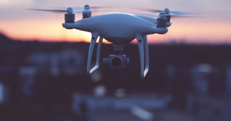 Drone εντόπισε περίεργα γεωμετρικά αντικείμενα να «κολυμπούν» στον νότιο Ειρηνικό