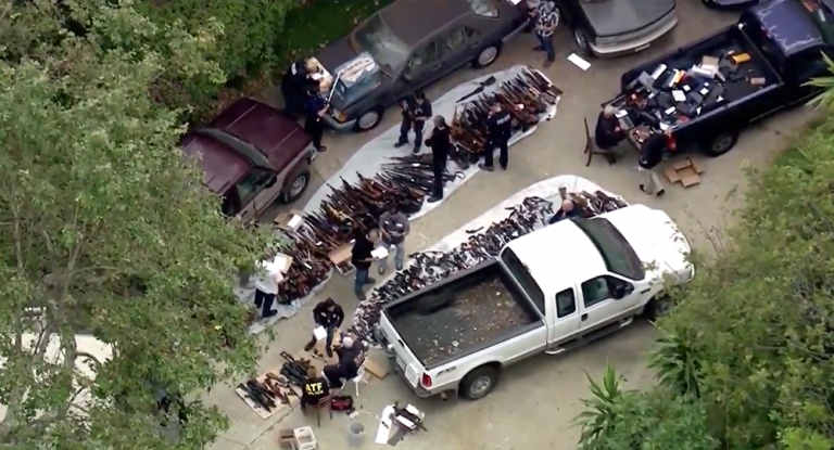 Εντοπίστηκαν χιλιάδες όπλα σε Έπαυλη στο L.A