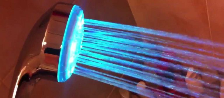 Κίνδυνος σοβαρών πνευμονικών λοιμώξεων αν δείτε το τηλέφωνο του ντους να είναι έτσι…