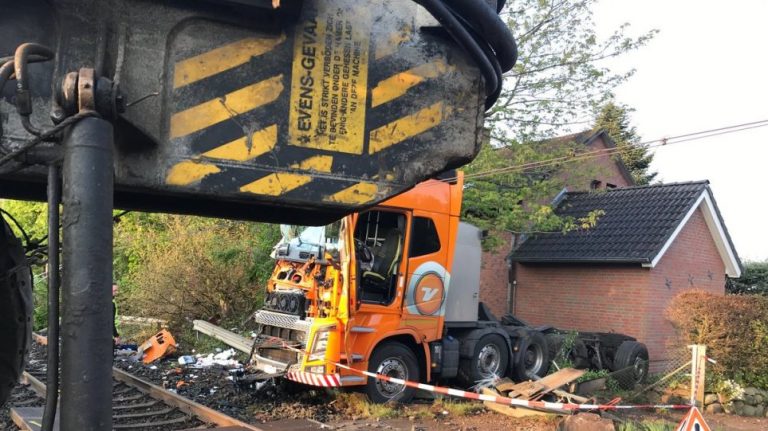 Γερμανία: Σύγκρουση τρένου με φορτηγό – Οκτώ τραυματίες