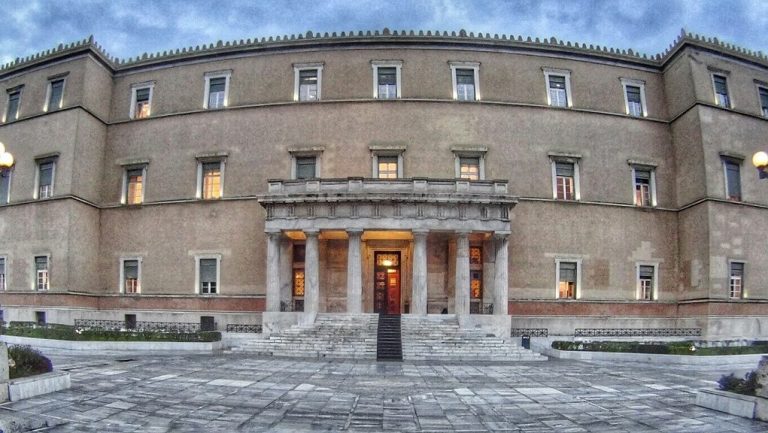 Γραφείο Προϋπολογισμού του Κράτους στη Βουλή: «Φαγώθηκε» το υπερπλεόνασμα του 2019