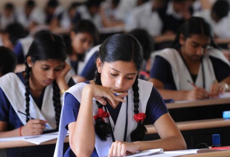 Ινδία: 21 μαθητές αυτοκτόνησαν από λάθος βαθμολόγηση σε εξετάσεις!
