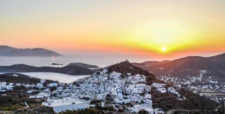 Η Daily Mail αποθεώνει την Ίο!