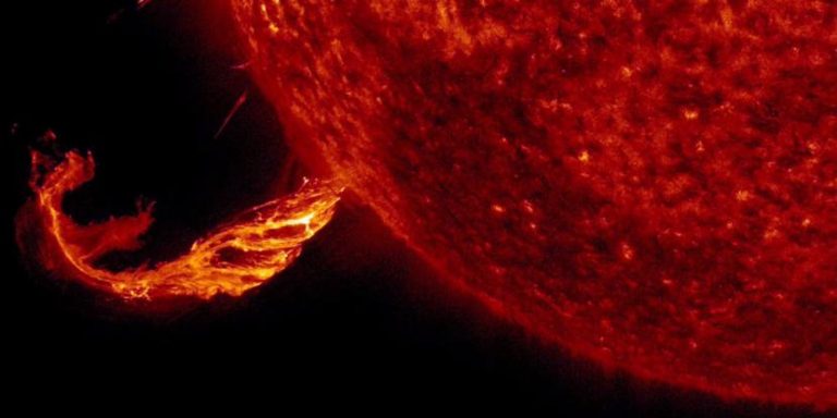 Ήλιος: Ξεσπά με αριθμό ρεκόρ ηλιακών κηλίδων – Ανησυχίες για ηλιακή καταιγίδα