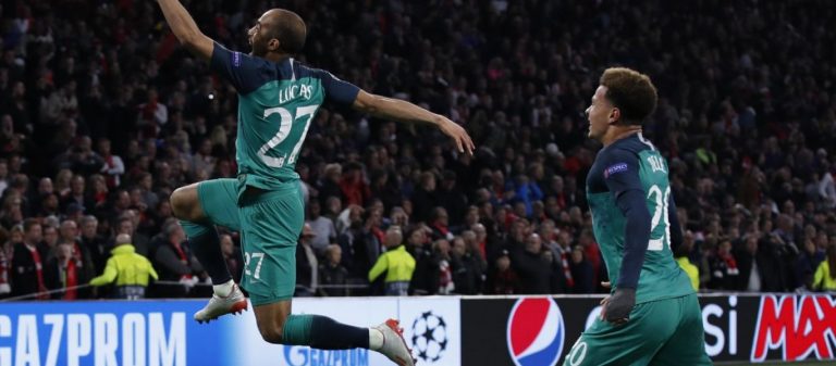 «10, 9, 8, 7…»: Οπαδοί του Αγιαξ μετρούν αντίστροφα για τη λήξη και δυστυχώς…