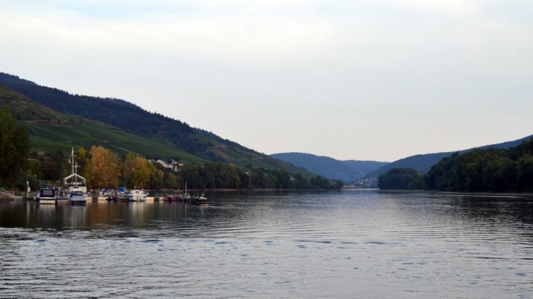 Τραγωδία και στον Ρήνο: Τρεις νεκροί από ανατροπή φουσκωτού – Παιδί ανάμεσά τους