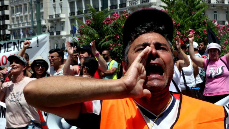 Απόλυση όλων των συμβασιούχων του Δημοσίου, ανακοίνωσε ο Χατζηδάκης