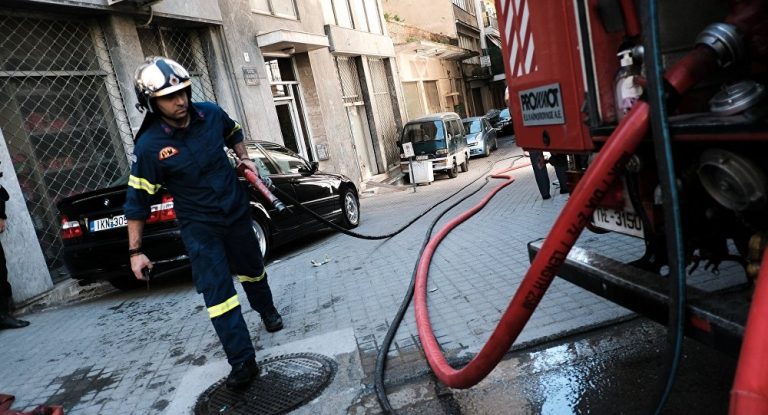 Έκαψαν τουριστικό λεωφορείο αλβανικών συμφερόντων στην πλατεία Καραϊσκάκη