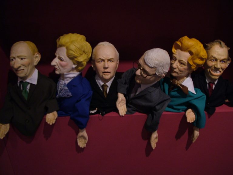 Για να μην σε ξαναδουλεψουν ποτε οι μαριονετες πολιτικοι σου…!