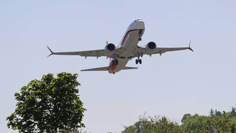 Αναγκαστική προσγείωση Boeing 737 στη Μόσχα