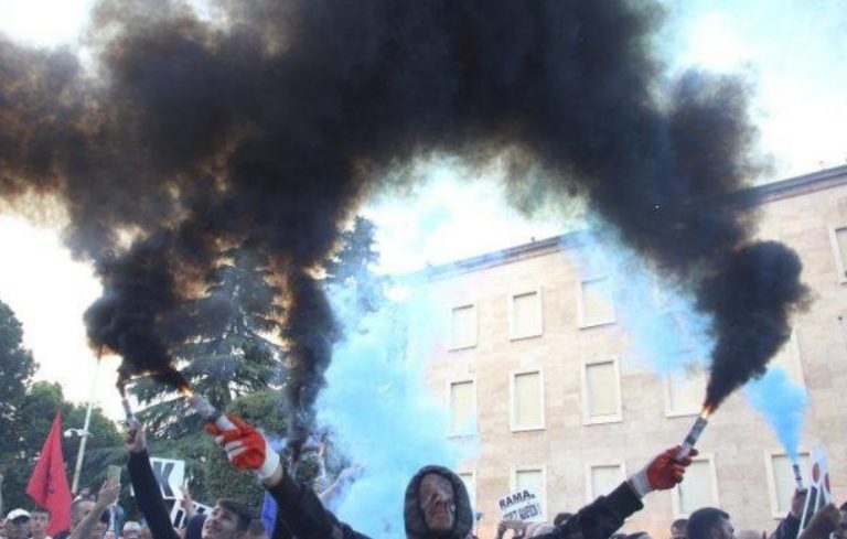 Αλβανία: Καίνε εκλογικά τμήματα για να μην γίνουν οι δημοτικές εκλογές την Κυριακή