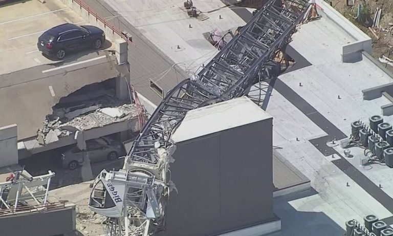 Τρόμος στο Ντάλας: Γερανός έπεσε σε πολυκατοικία – Ένας νεκρός και έξι τραυματίες