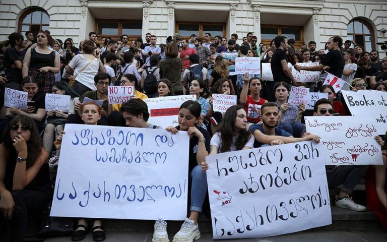 Ρωσία: Διακόπτονται οι πτήσεις προς τη Γεωργία με απόφαση Πούτιν