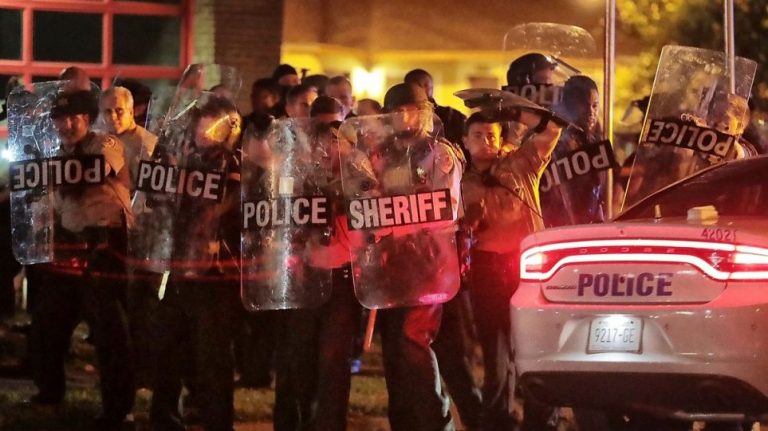 ΗΠΑ: Σοβαρά επεισόδια στο Μέμφις, μετά τον θάνατο ενός 20χρονου μαύρου από αστυνομικά πυρά