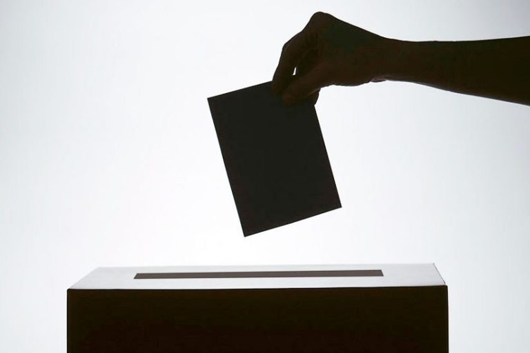 ΔΕΝ ΠΑΜΕ ΣΕ ΕΚΛΟΓΕΣ! ΕΝΑ ΑΘΛΙΟ ΚΑΙ ΒΡΩΜΙΚΟ ΣΕΝΑΡΙΟ!!!